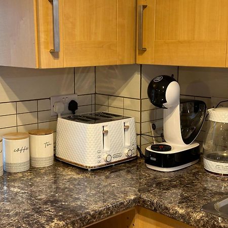 Orange Lilly In Stroud With Free Parking Apartment Ngoại thất bức ảnh
