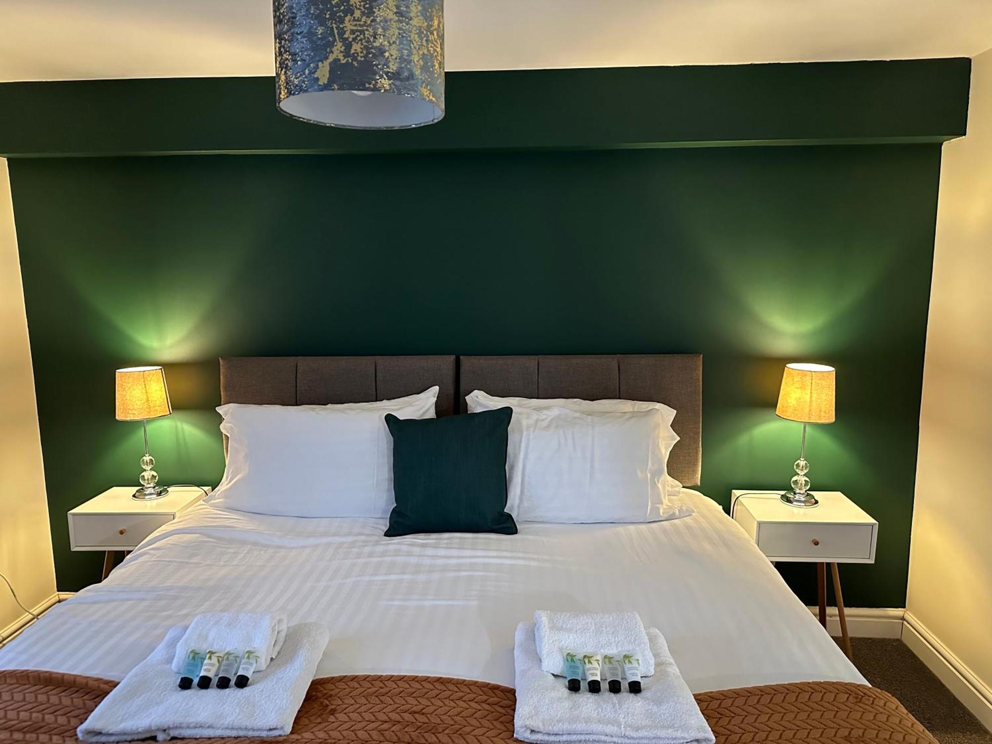 Orange Lilly In Stroud With Free Parking Apartment Ngoại thất bức ảnh