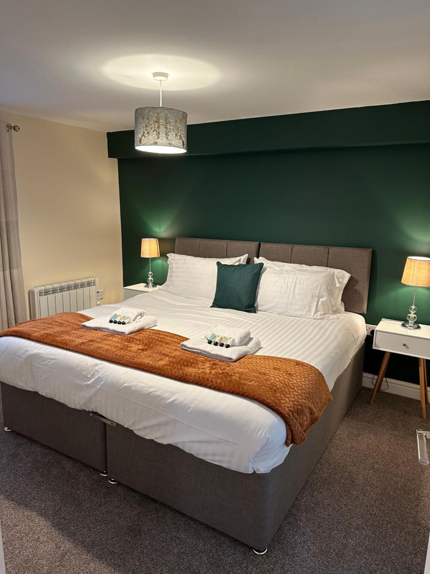 Orange Lilly In Stroud With Free Parking Apartment Ngoại thất bức ảnh