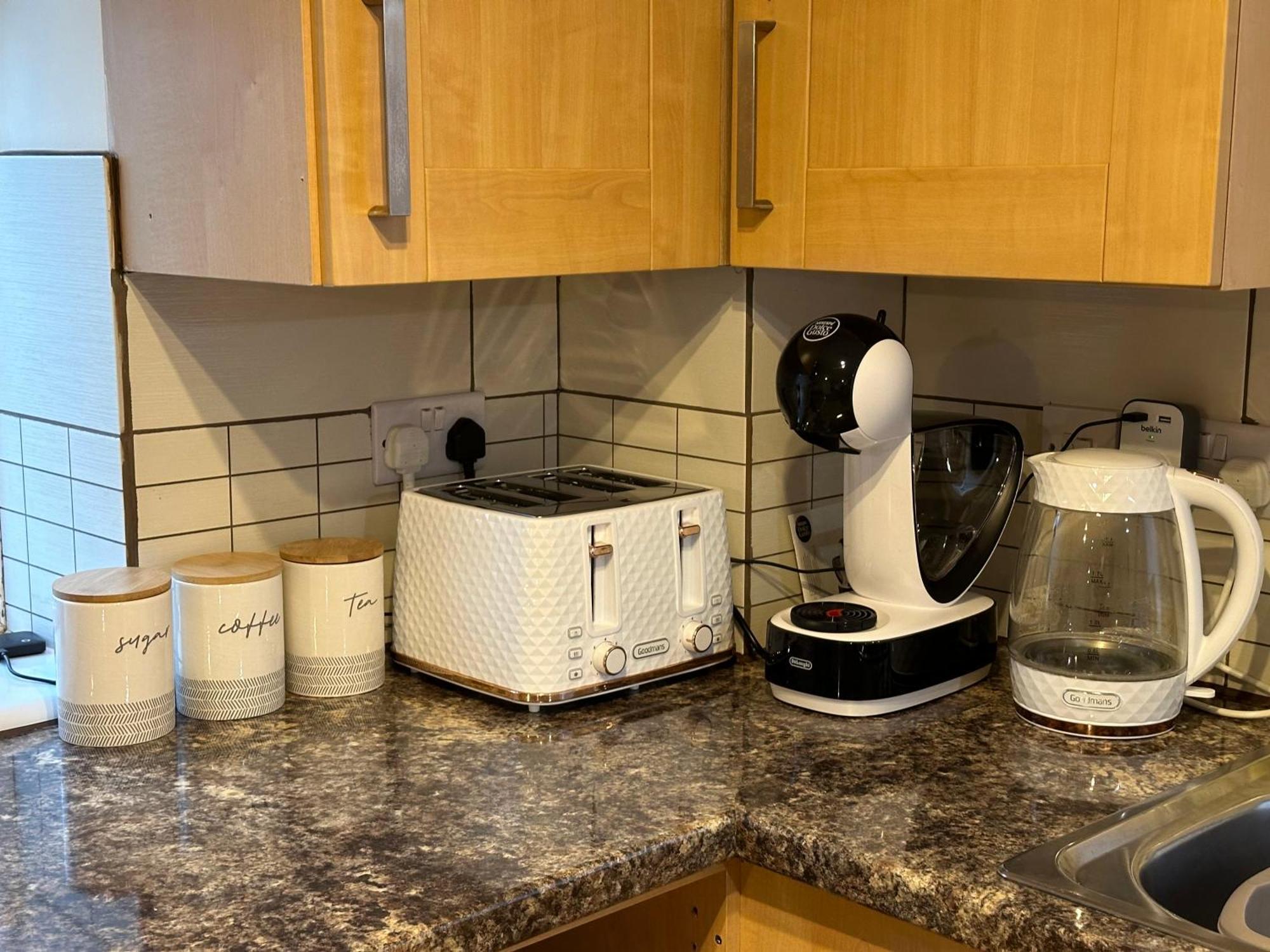 Orange Lilly In Stroud With Free Parking Apartment Ngoại thất bức ảnh