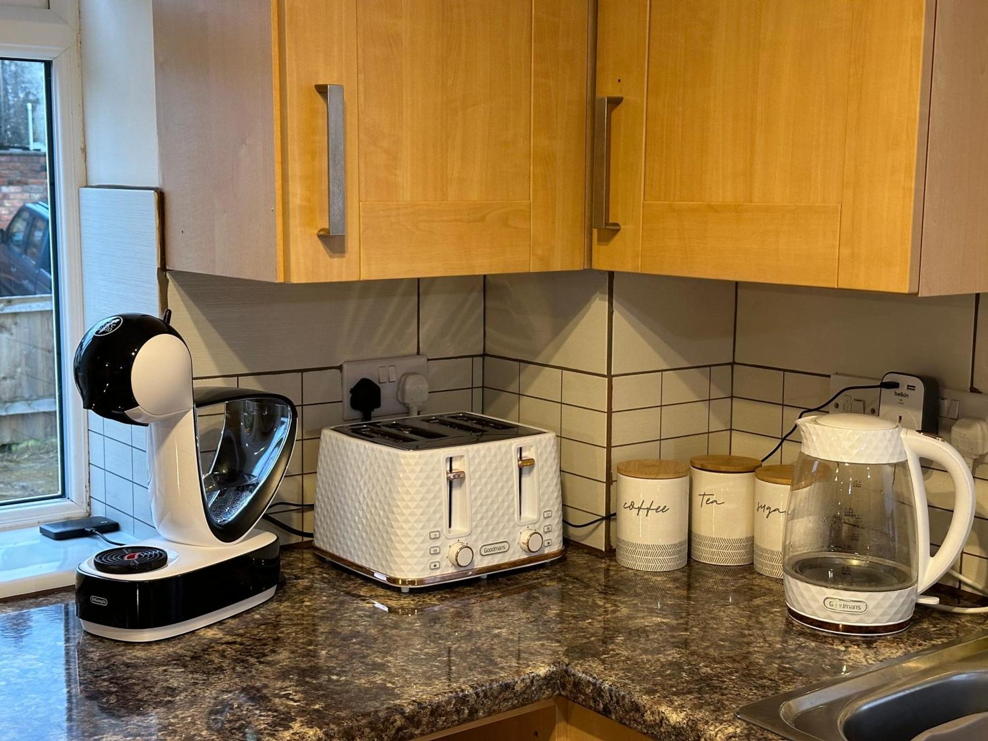 Orange Lilly In Stroud With Free Parking Apartment Ngoại thất bức ảnh