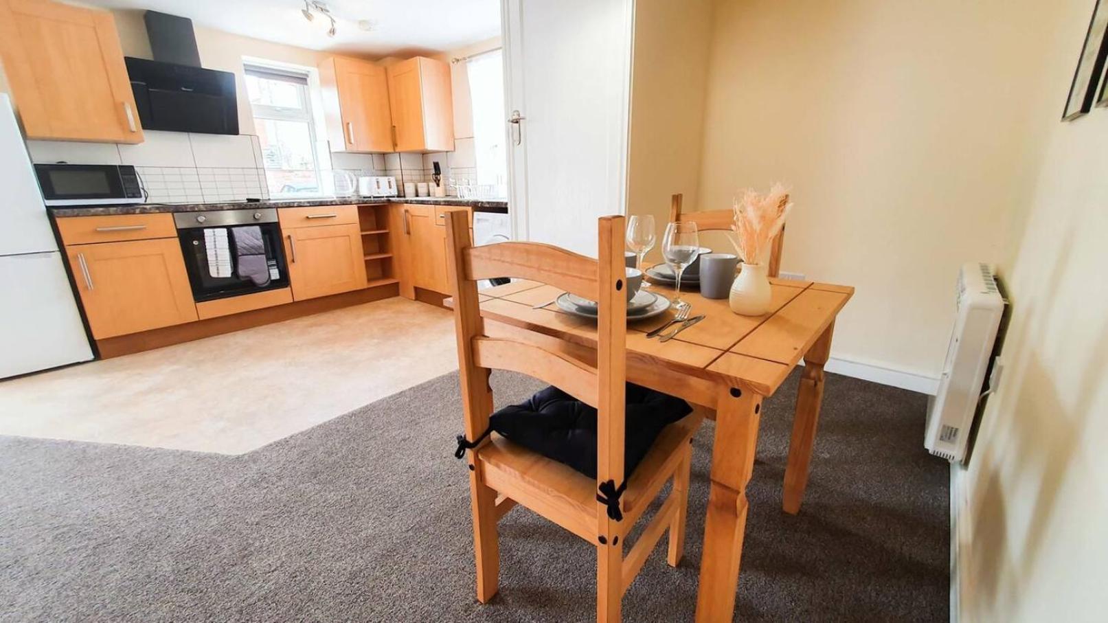 Orange Lilly In Stroud With Free Parking Apartment Ngoại thất bức ảnh